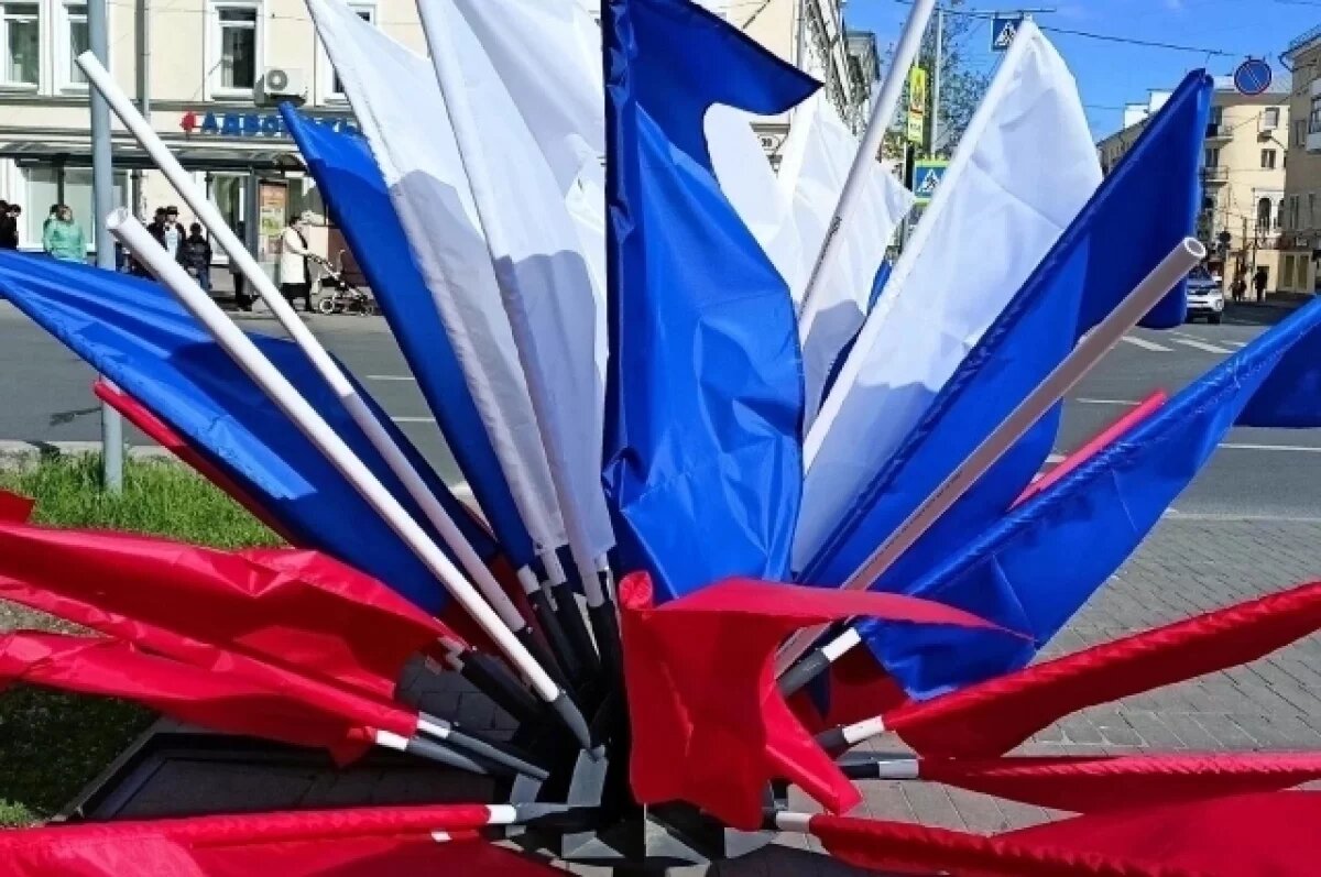    Полиция Самары опровергла сообщение о сорванных кем-то флагах России