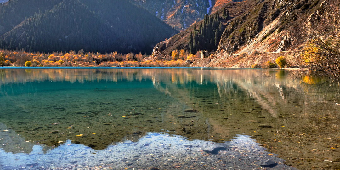 Когда горы обрушились на людей: трагедия на озере Иссык в лицах и фактах