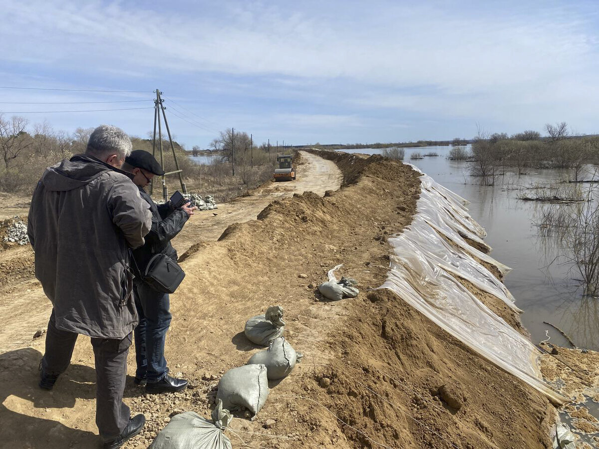 Вода начала прибывать в других местах.  Фото: ФедералПресс / Наталья Шалыгина