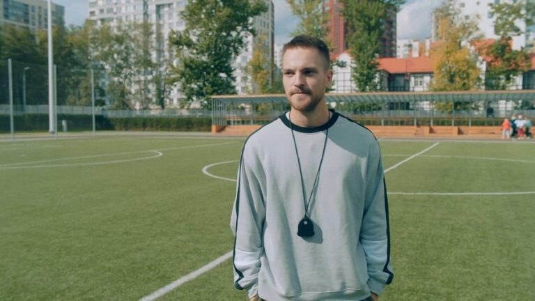    Фото: кадр из сериала «Трудные подростки» (2019) / Prospect Production / Рустам Ильясов, Александр Цой, Николай Рыбников Анастасия Манцова