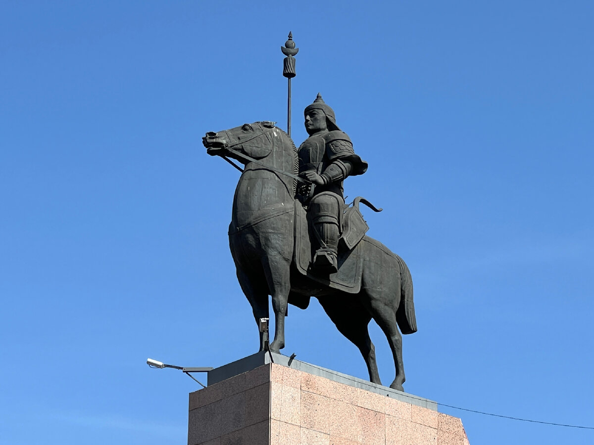 Памятник Гэсэру, Улан-Удэ. Фото автора