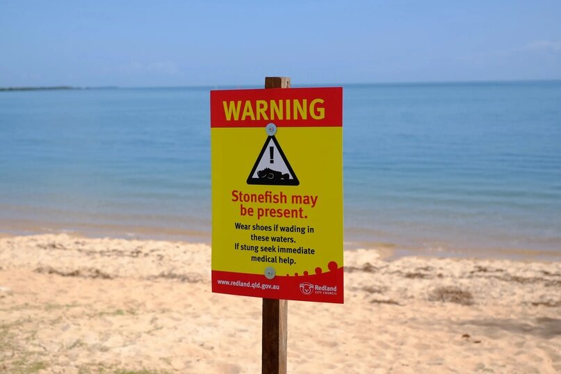 Предупреждающие знаки на побережье Австралии / Redland City Council
