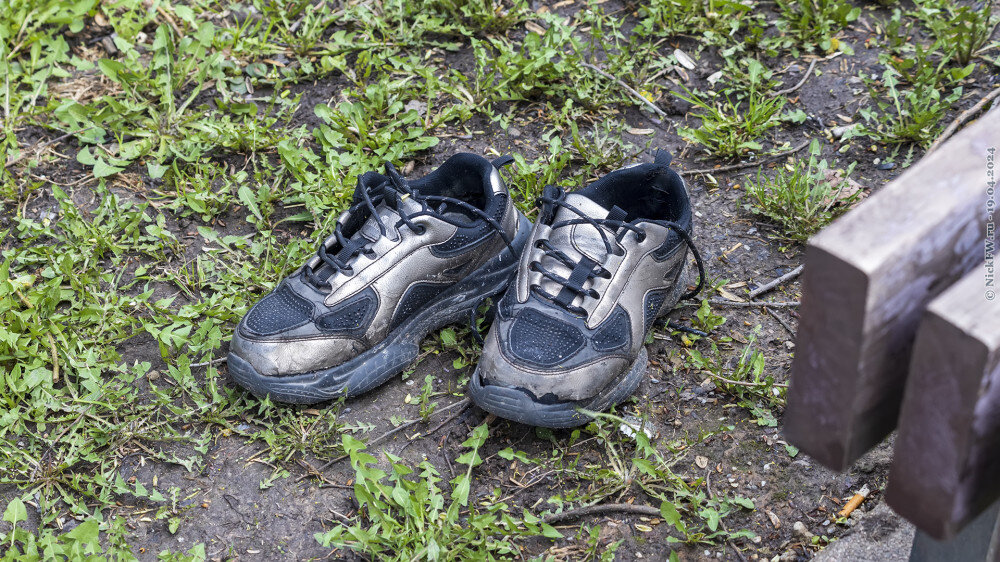 1. Драные кроссы... © NickFW.ru — 19.04.2024г.