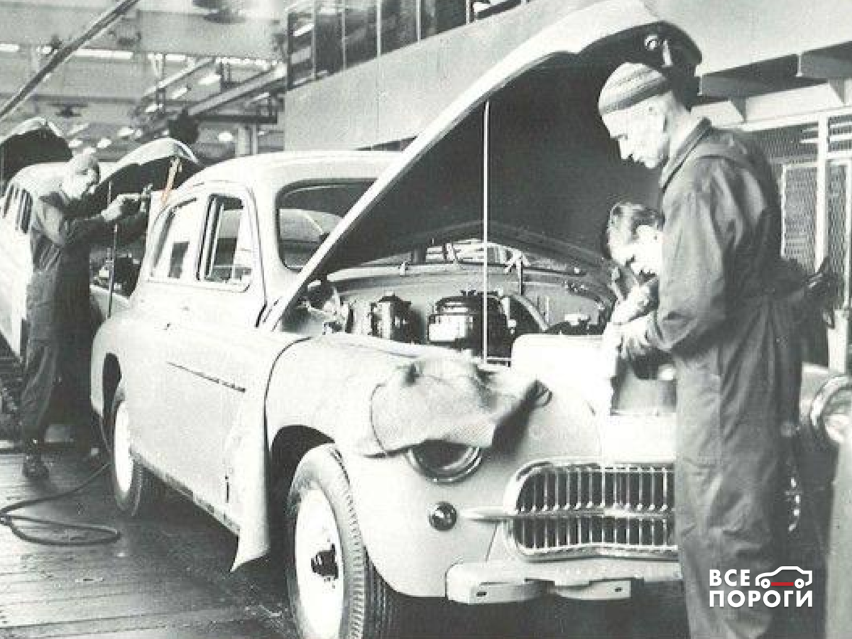 За работой над автомобилем