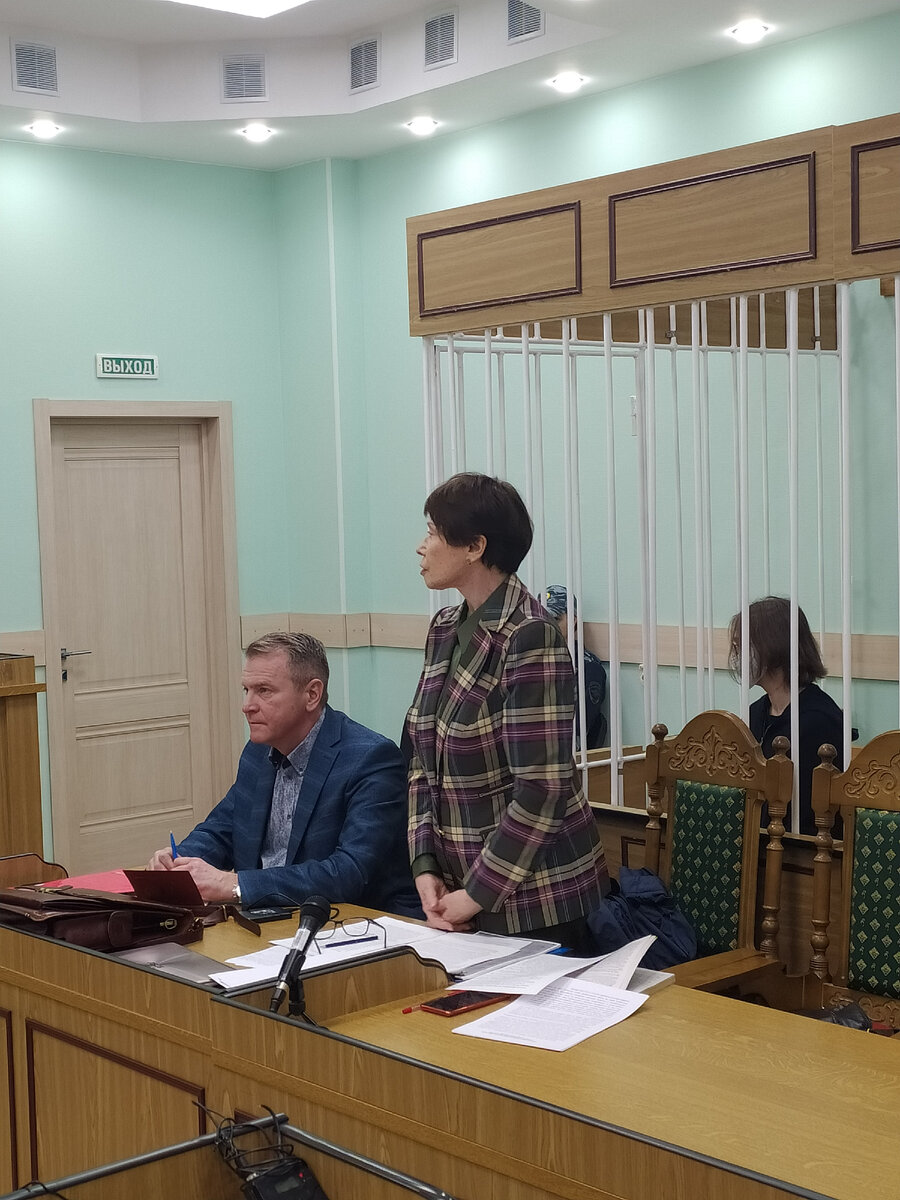 Антонина Мартынова в Новгородском областном суде со своими адвокатами Липницким и Паничевой, мое фото