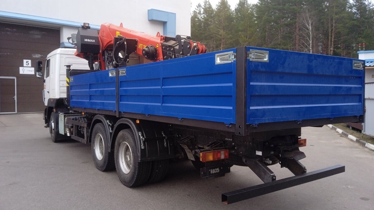 Бортовой МАЗ-631228 с крано-манипуляторной установкой