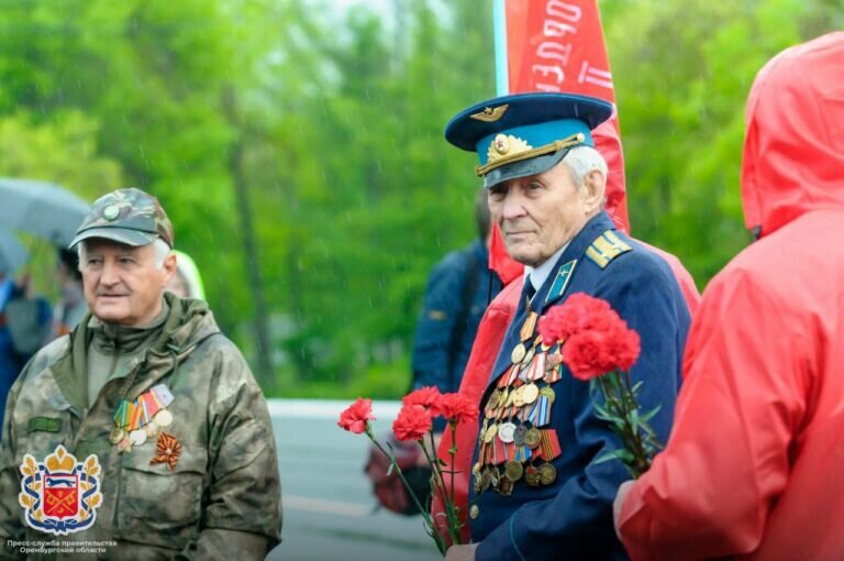    Оренбуржцы накануне Дня Победы возложили цветы к памятникам и мемориалам Кристина Просвиркина