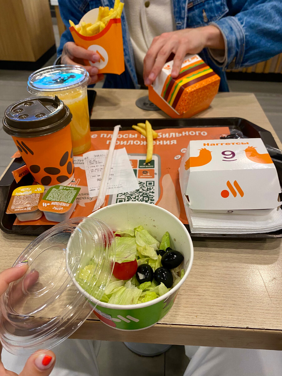 Кстати, наггетсы отдала своему молодому человеку, а сама дождалась, когда мы прийдем домой и я приготовила вкусную курочку с рисом 