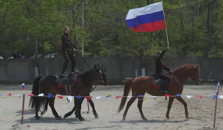 Военно-музыкальный фестиваль прошёл в историческом месте - Конюшнях 11-го Её Императорского величества Вдовствующей Императрицы Марии Фёдоровны Сибирского стрелкового полка в Приморье