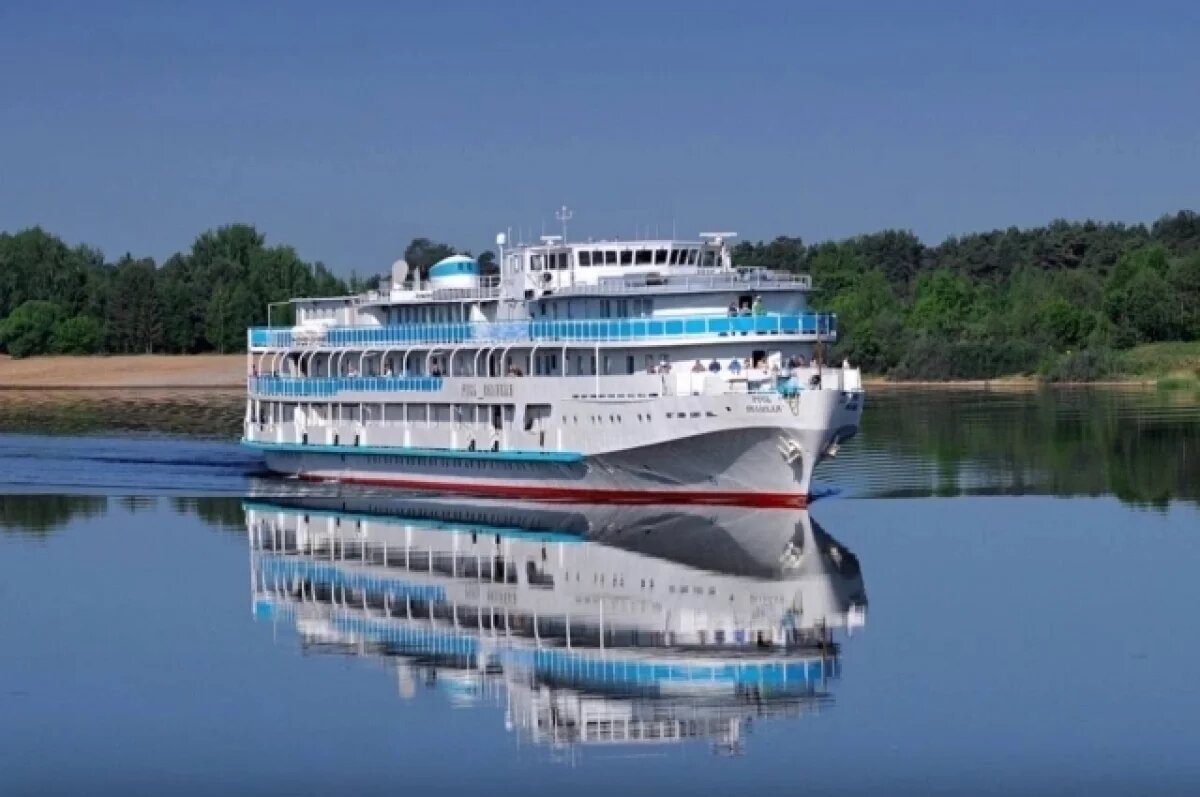    В Уфу прибыл трехпалубный лайнер «Русь Великая»