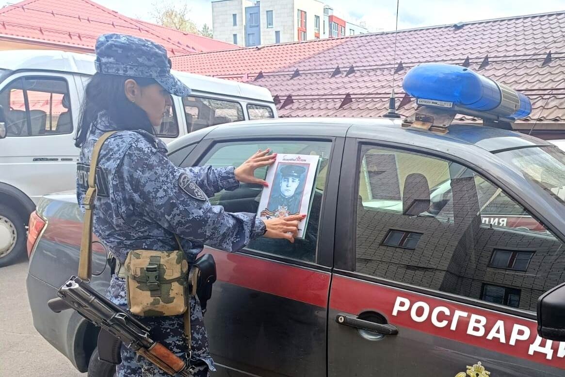 В Санкт-Петербурге и Ленинградской области сотрудники Росгвардии  присоединились к акции «Бессмертный автополк» | Росгвардия Петербурга | Дзен