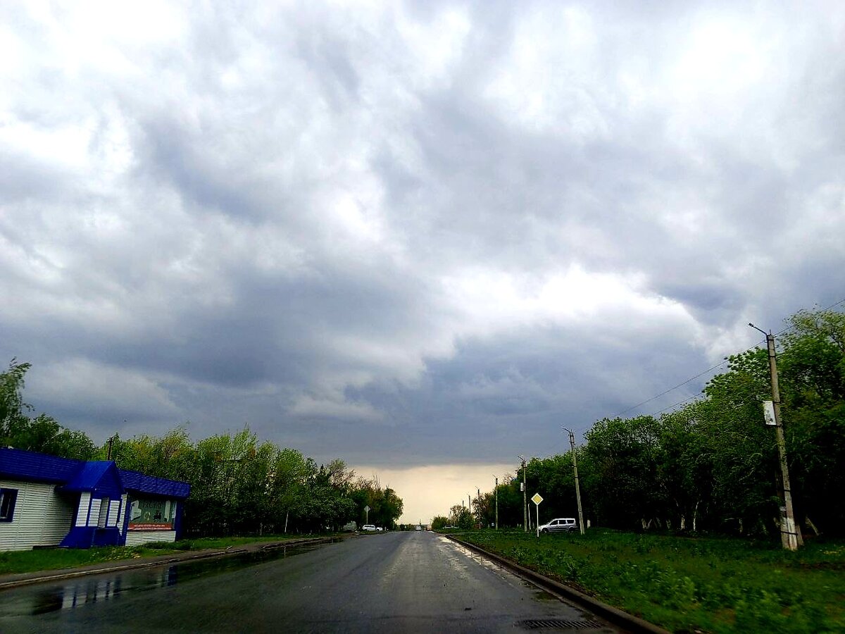 В городе пасмурно было 