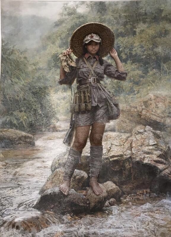 Китаянки переносят жару комбинируя шорты с обмотками и плетеными.сандалиями.