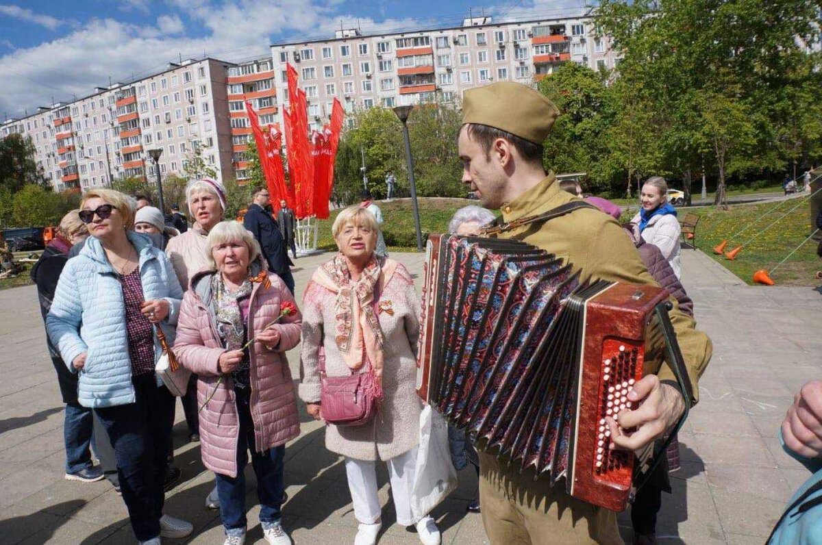 Помни, не забывай. В сквере на Новаторов раздадут георгиевские ленточки, а  в Южном Бутове споют артисты | За Калужской заставой | Дзен