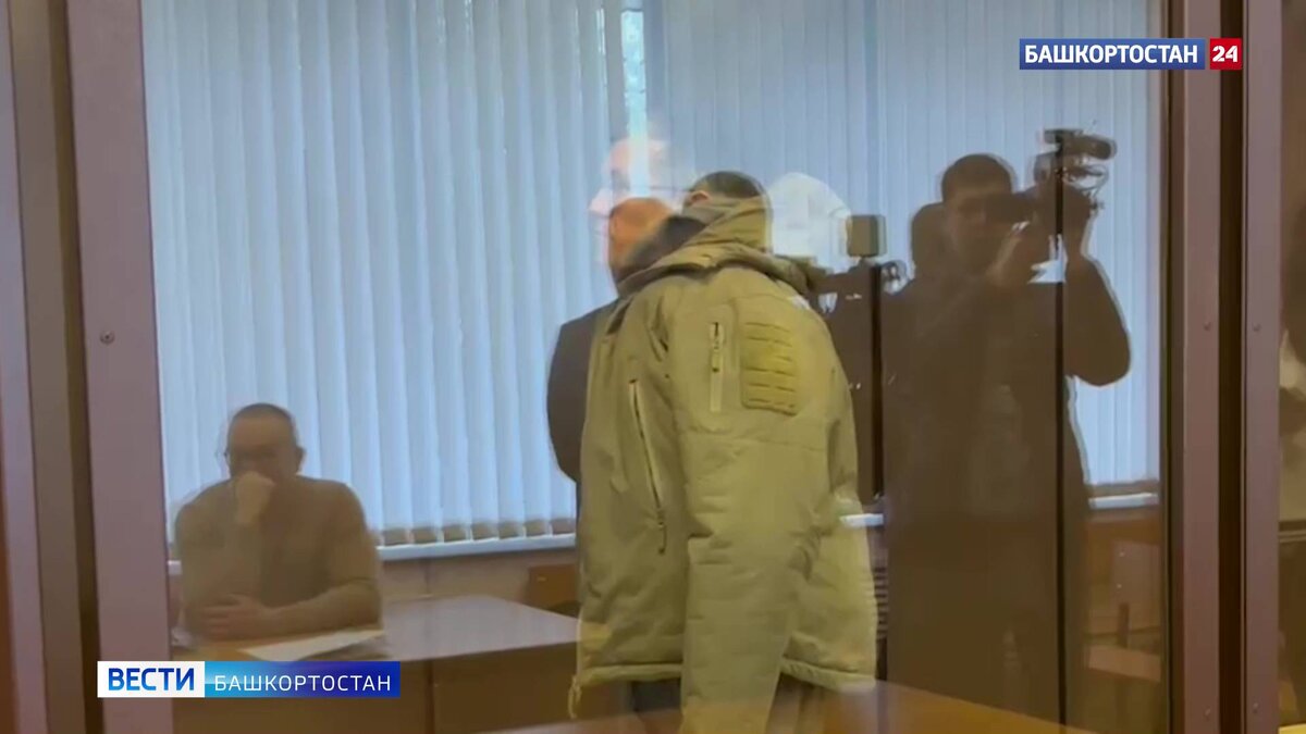    Публикуем видео из зала суда, где избирают меру пресечения экс-министру транспорта Башкирии Александру Клебанову