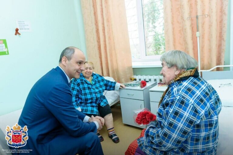   Губернатор Денис Паслер навестил ветеранов в оренбургском областном госпитале Андрей Севостьянов