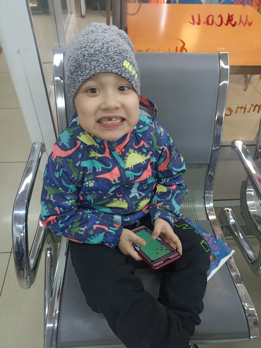 Беззубый Артём и новая тетрадка 😅