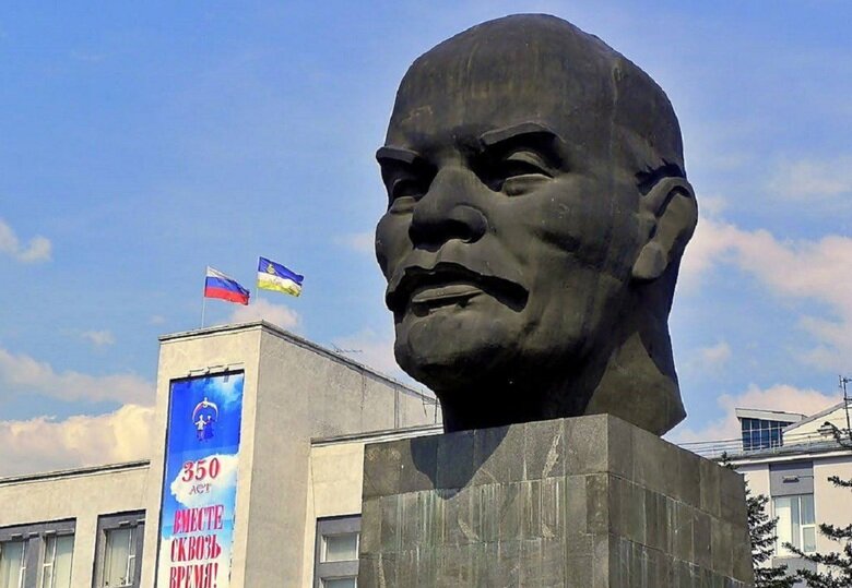     Памятник Ленину в Бурятии. фото: соцсети Василия Потемкина