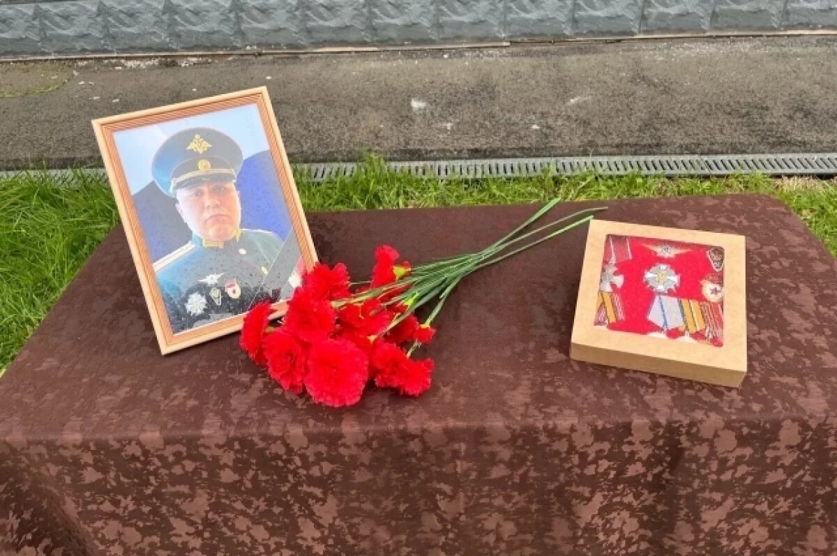    Мужчина награждён медалями «За отвагу» и «За боевые отличия», а также орденом Мужества