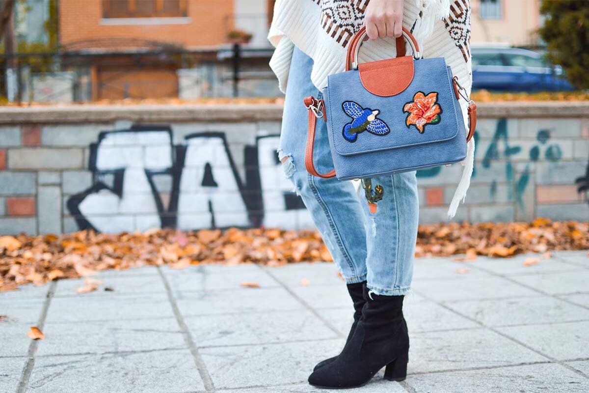   В старом анекдоте на вопрос о том, кто такие сумчатые Вовочка ответил: «Женщины». Шутки шутками, но без хорошей удобной сумки девушкам действительно не обойтись.-5