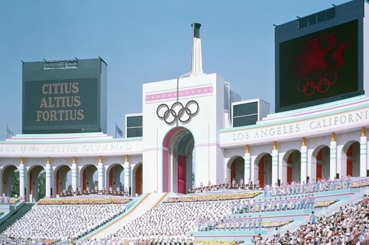    Церемония открытия Олимпиады-1984 в Мемориальном Колизее Лос-Анджелеса, США.