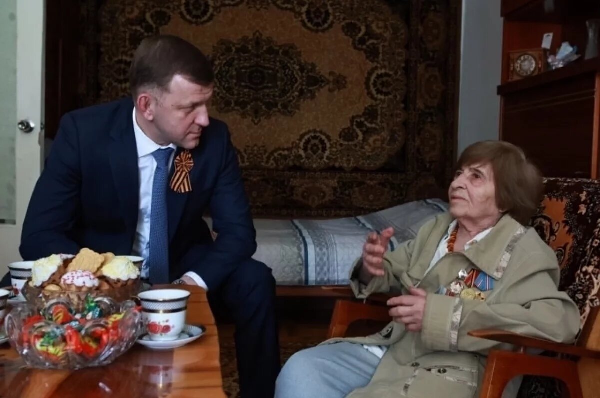    Глава Краснодара Наумов вручил медали ветеранам-освободителям Крыма