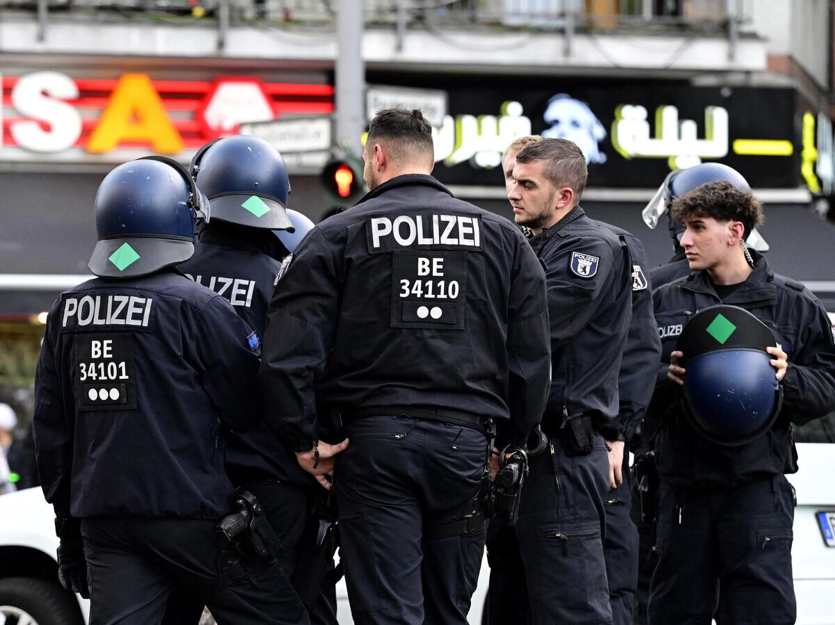    Сотрудники полиции в Берлине, Германия© AFP 2024 / JOHN MACDOUGALL