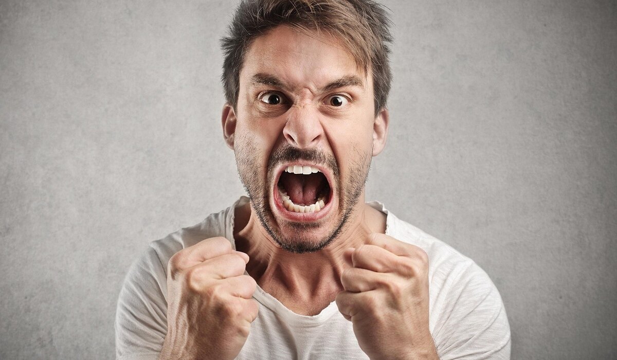 Гнев часто считается негативной эмоцией, которую необходимо подавлять и сдерживать.