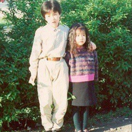 Ли Дон Ук и его сестра 
