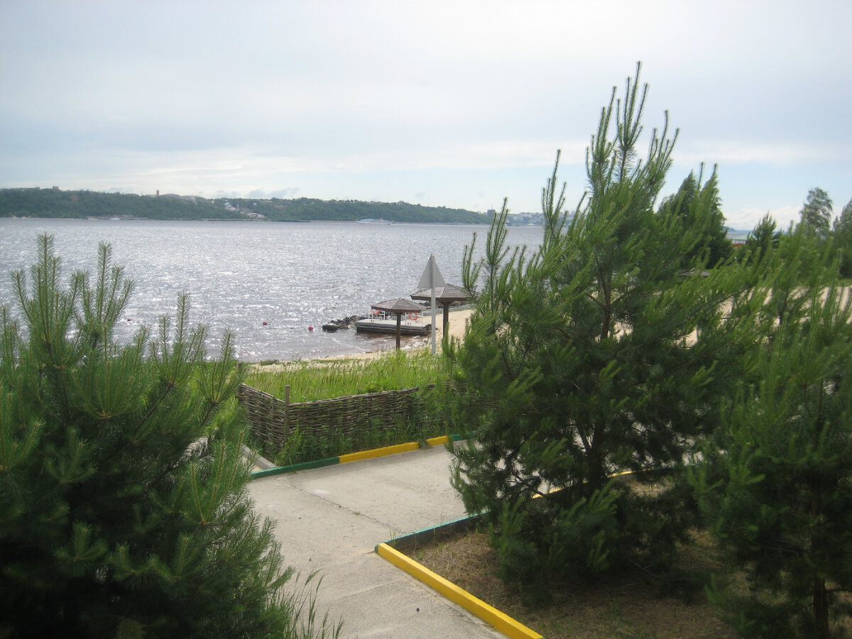 Отдых на природе. Как раз там, куда мы так отчаянно хотим. Раньше отдыхали раз в год, но теперь хотим построить дом и жить так всегда. (Фото не передают той красоты, на самом деле. Ведь на 90% она состоит из прекрасного свежего запаха и того, как кожа ощущает теплый летний ветерок. Да и сделаны фотки уже давненько).