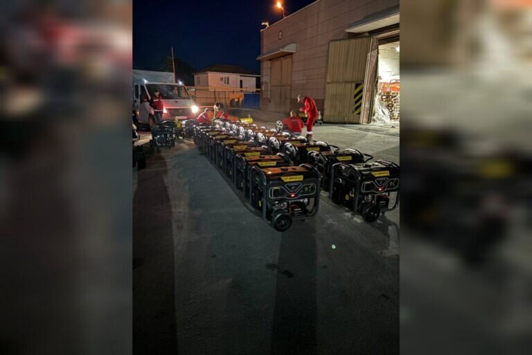    Волонтеры Красного Креста с первых дней паводка активно помогают жителям Оренбуржья Андрей Севостьянов