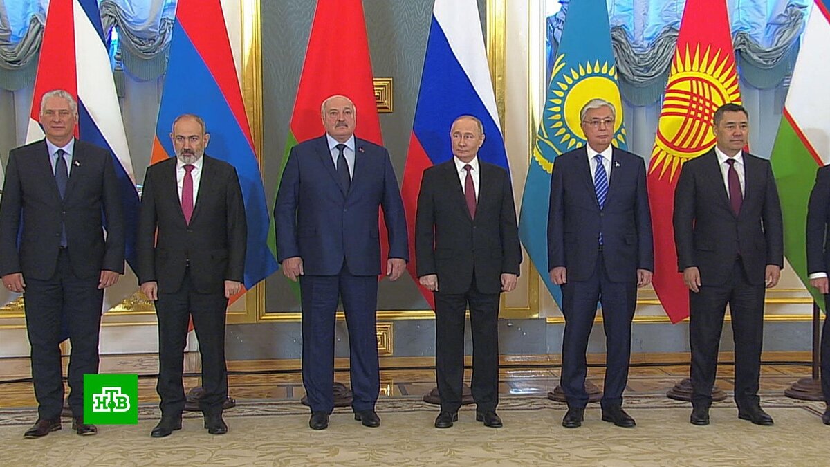 [ Смотреть видео на сайте НТВ ] Владимир Путин провел первую после вступления в должность международную встречу. Это саммит Евразийского экономического союза — ЕАЭС.