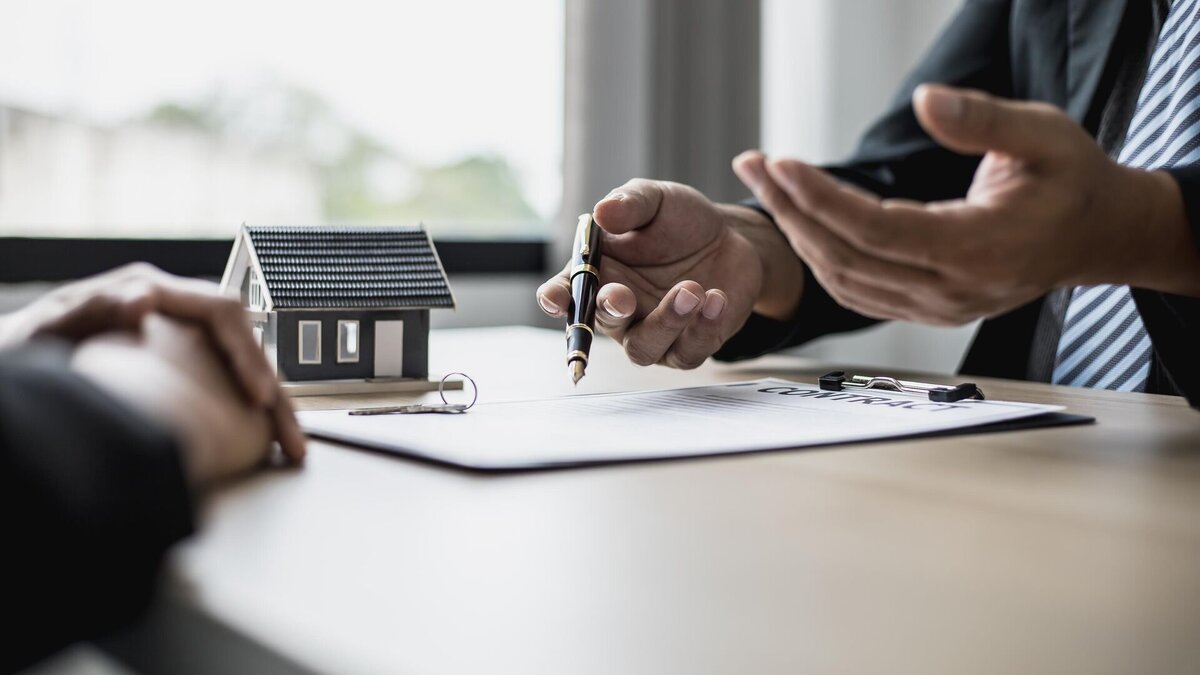 Если арендатор нарушает условия договора, владелец квартиры может потребовать расторгнуть договор досрочно.