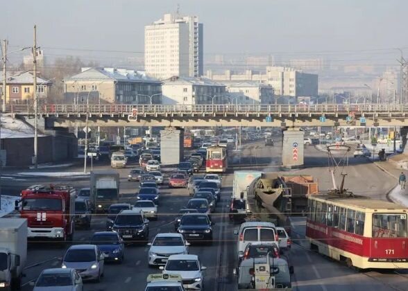     Дорога в Красноярске. Источник: gornovosti.ru Автор фото: Михаил Шуклин