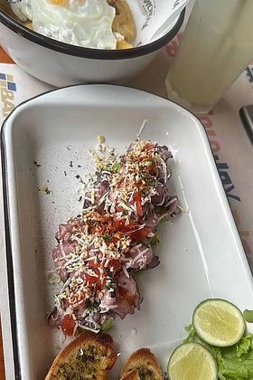    Фотография севиче из осьминога. Из-за этой закуски, предположительно, бандиты вычислили местоположение Лэнди Парраги. Фото: @landyparraga.ec