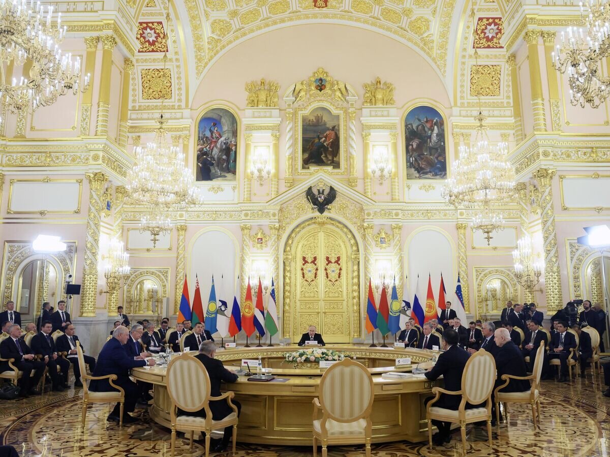    Президент РФ Владимир Путин на юбилейном заседании Высшего Евразийского экономического совета в Москве© РИА Новости / POOL