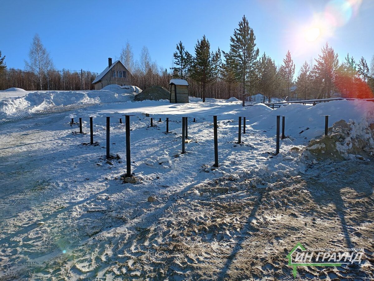 Установкой свай в коттеджном посёлке «Увильдинские дачи». В общей сложности установили 38 шт: 
14 свай: диаметр - 73 мм, длина - 2.5 м
11 свай: диаметр - 73 мм, длина - 3 м
13 свай: диаметр - 73 мм, длина - 3.5 м