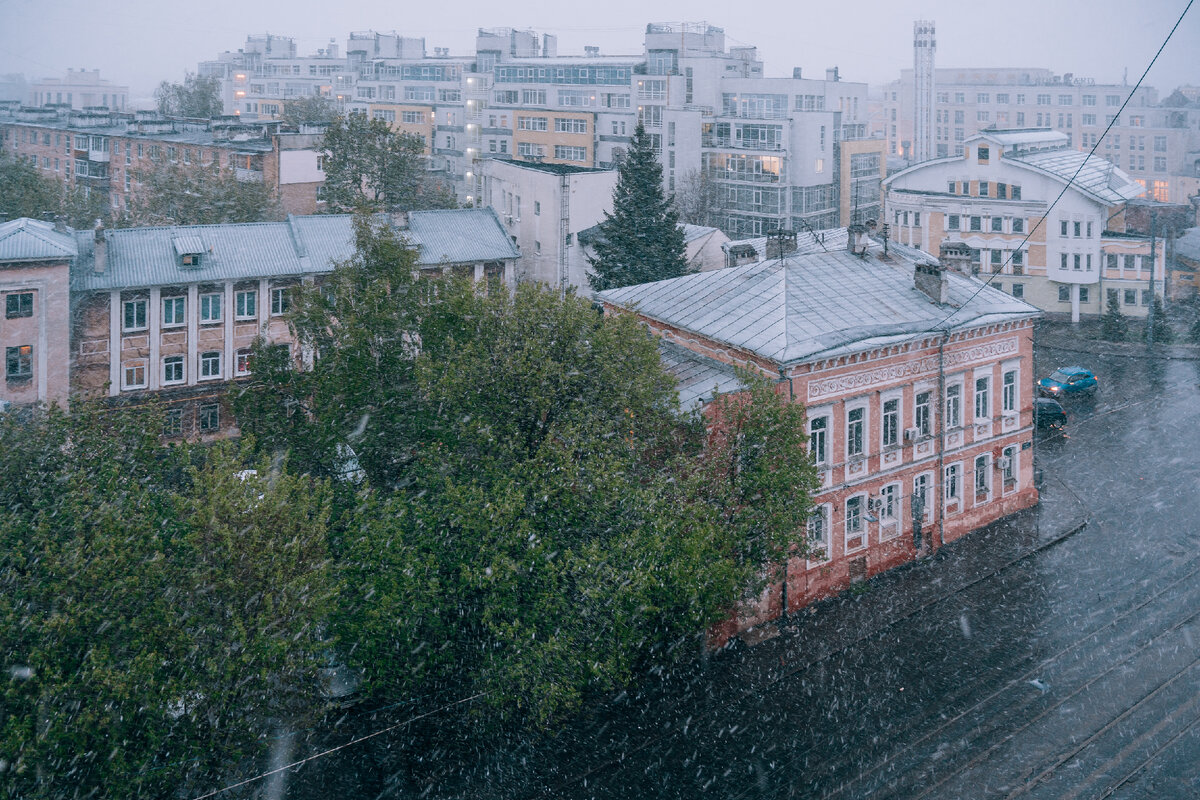  Погода этой весной удивительная. Сначала была жара в апреле. Прямо тепло, комфортно, сухо. Я даже успел походить в летней открытой обуви.-1-3