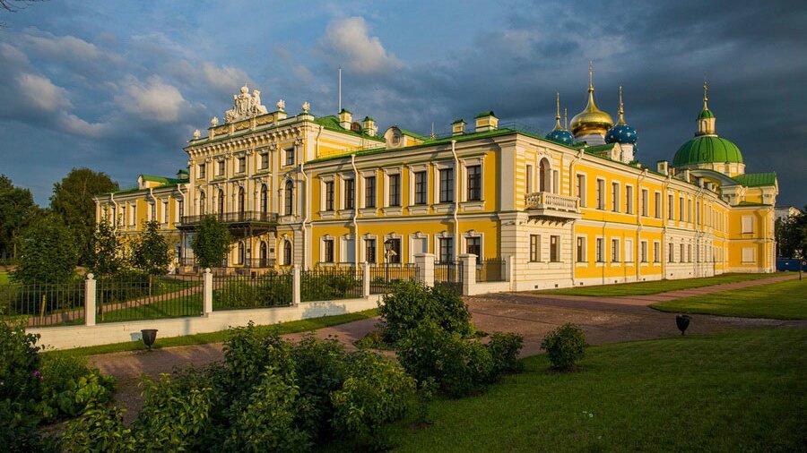 Императорский путевой дворец в Твери, ставший в начале XIX века самым модным местом меж двух столиц