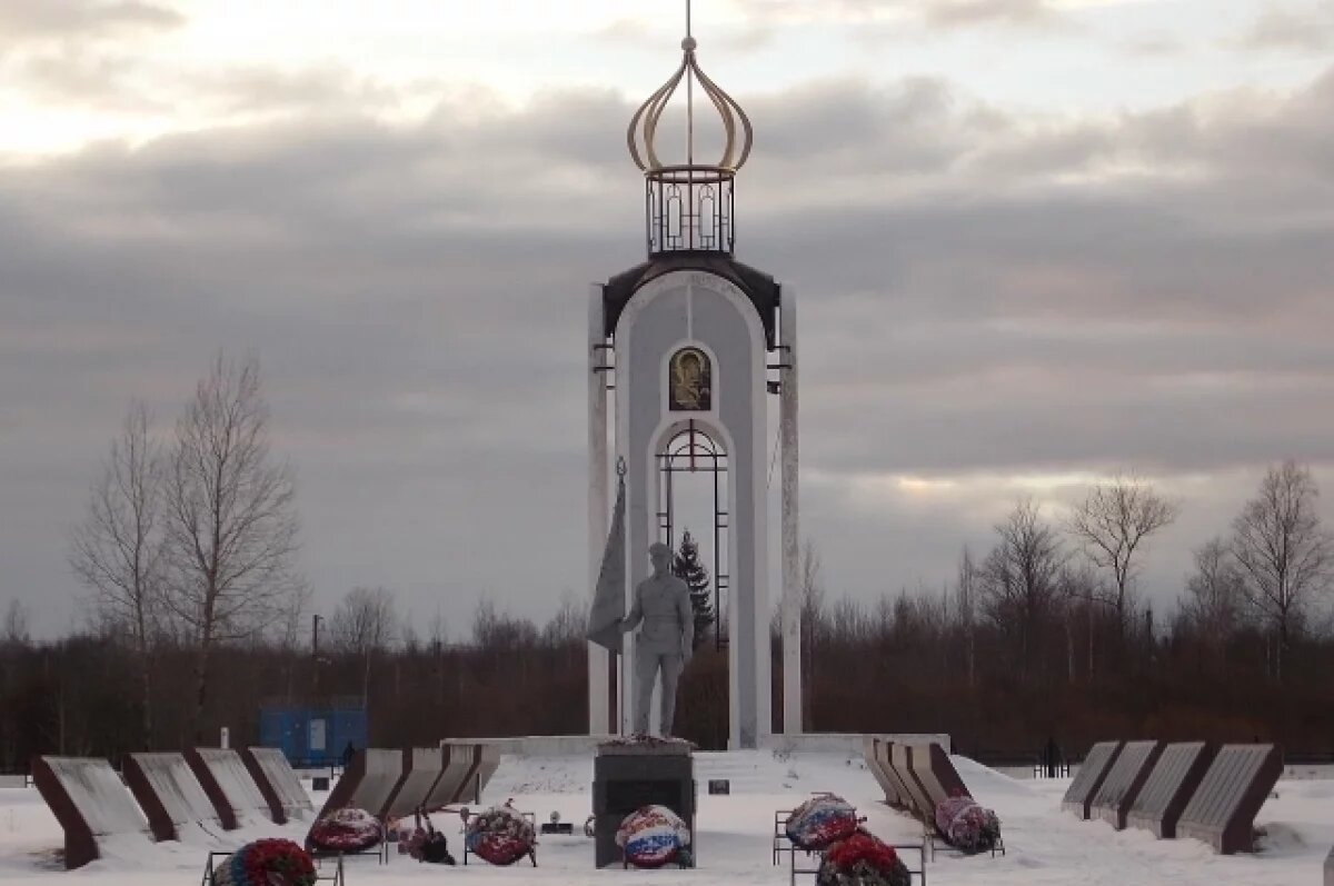    Братское захоронение в Мясном Бору.