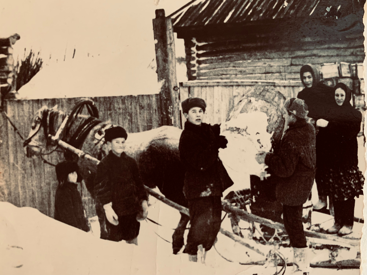 Дети Эмиржан. Фото начало 1950х годов.