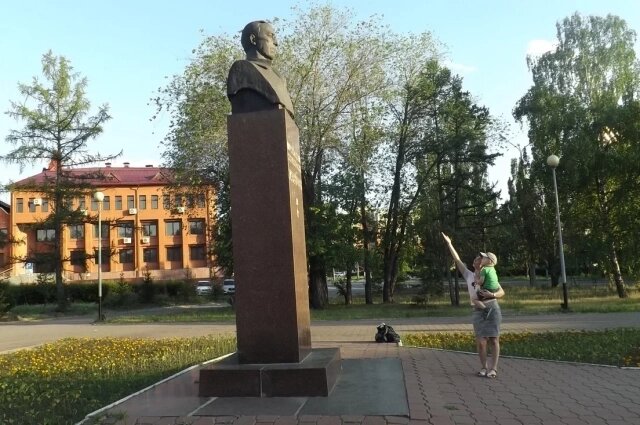    О боевом подвиге своего легендарного тёзки Дима знает с раннего детства. Фото: Из личного архивa/ Ольга Карбышева