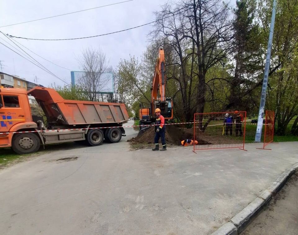    Коммунальная авария на Молодежной. Источник: t.me/sgk_barnaul