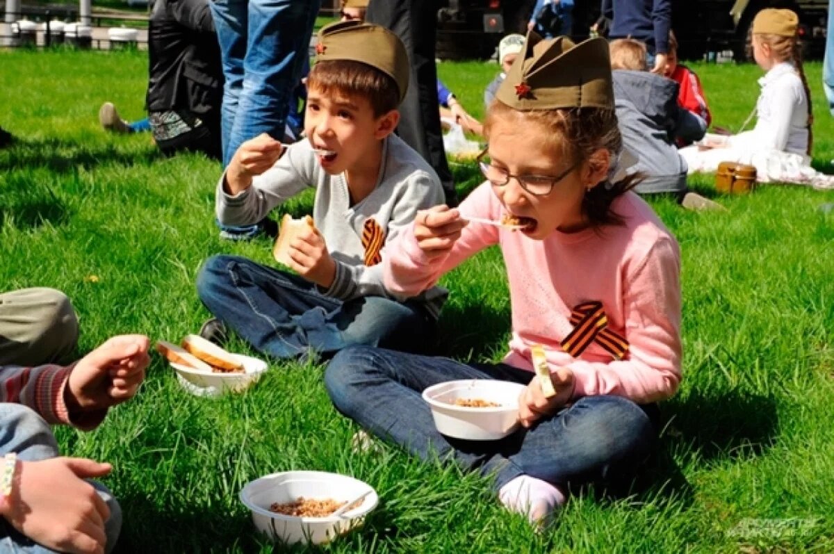    Новосибирцам рассказали, где 9 мая можно поесть солдатской каши бесплатно