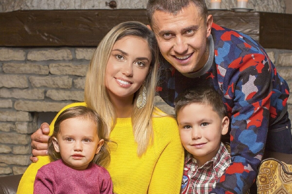 Павел Прилучный оспаривает требования Агаты Муцениеце платить ей алименты в сумме трети заработка.