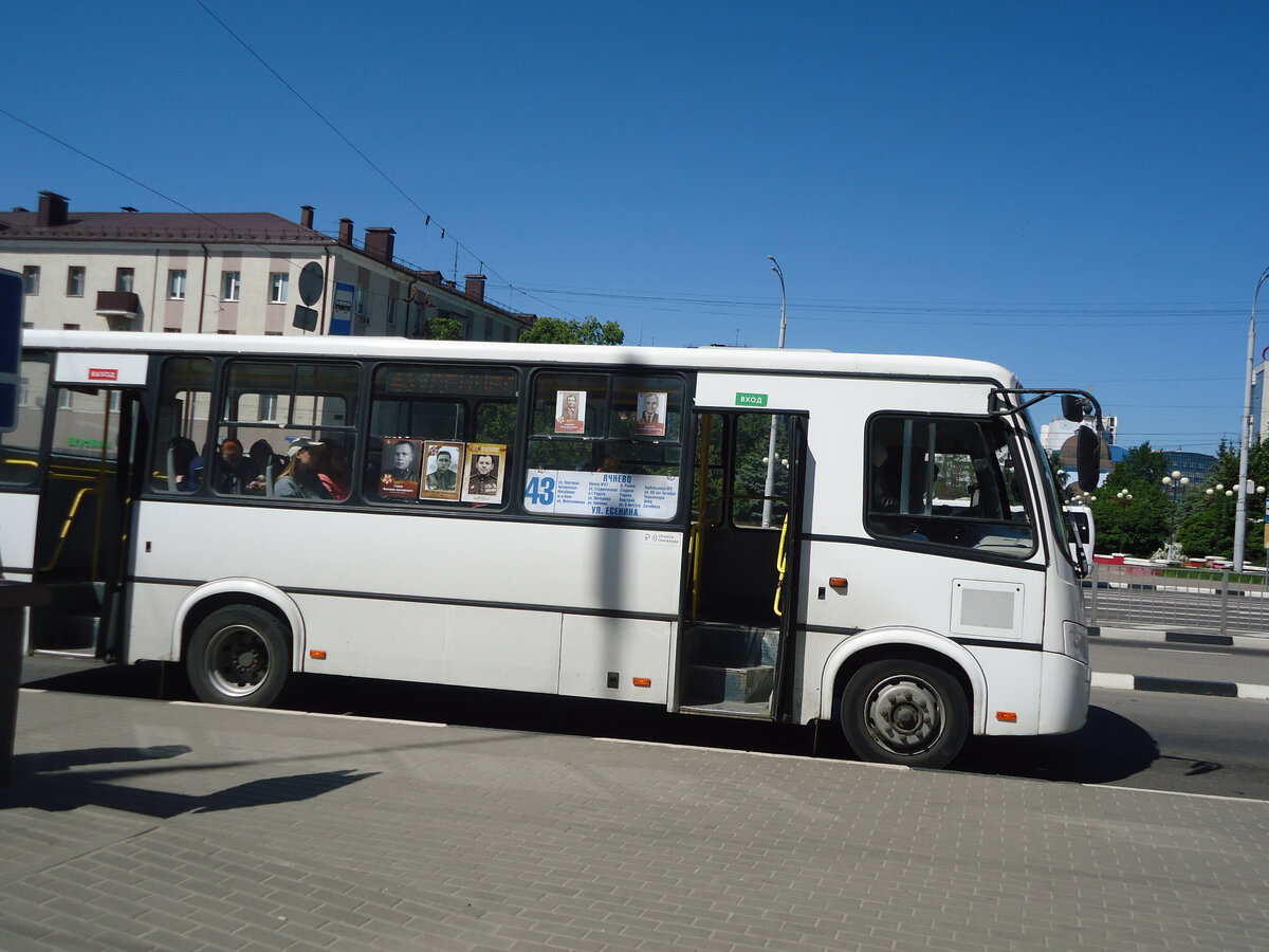 "Окна Победы" в общественном транспорте. Из архива автора.