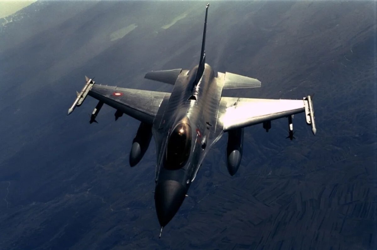    F-16.