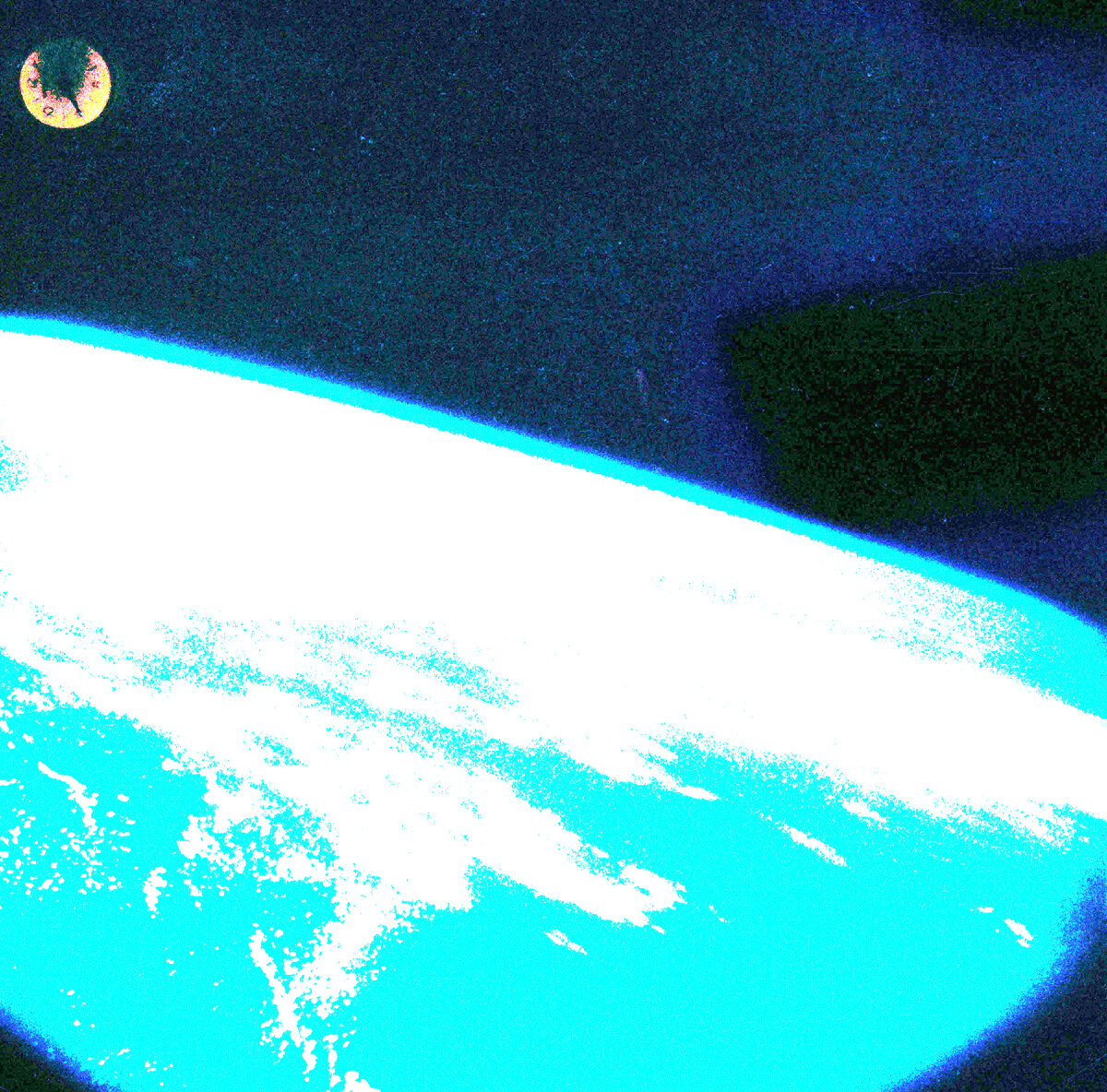 То же фото с увеличением контраста и яркости.