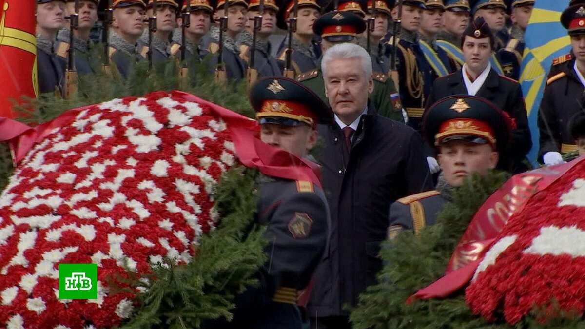    Собянин возложил цветы к Могиле Неизвестного Солдата