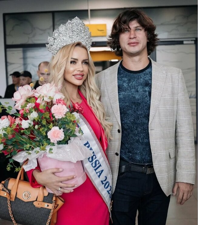Кстати, кроме Натальи, у ее мужа есть еще дети от других отношений и даже внучка.